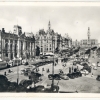 Fotografia da praa da Liberdade e Avenida dos Aliados, no Porto, s.a. [1960], postal da coleo de Marques da Silva.