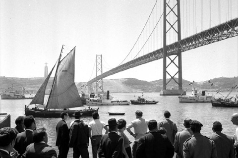 Dia de inauguração da Ponte sobre o Tejo, 6 de agosto de 1966, in DN