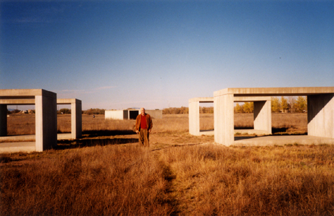 Alcino Soutinho na Chinati Foundation, Mafra, Texas, 1998. Fotografia de Laura Soutinho